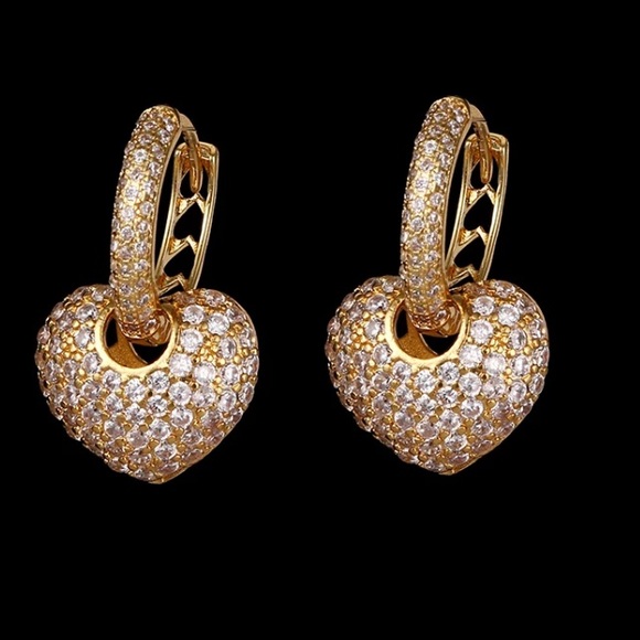 🌟 Beautiful Gold Diamond Heart Earrings - Picture 5 of 7